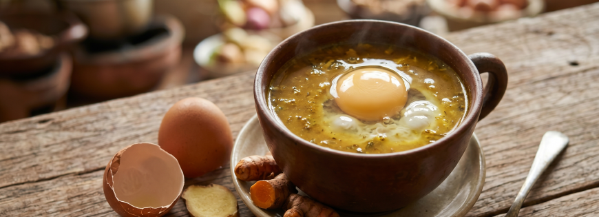 Jamu tradisional ditambah dengan telur mentah